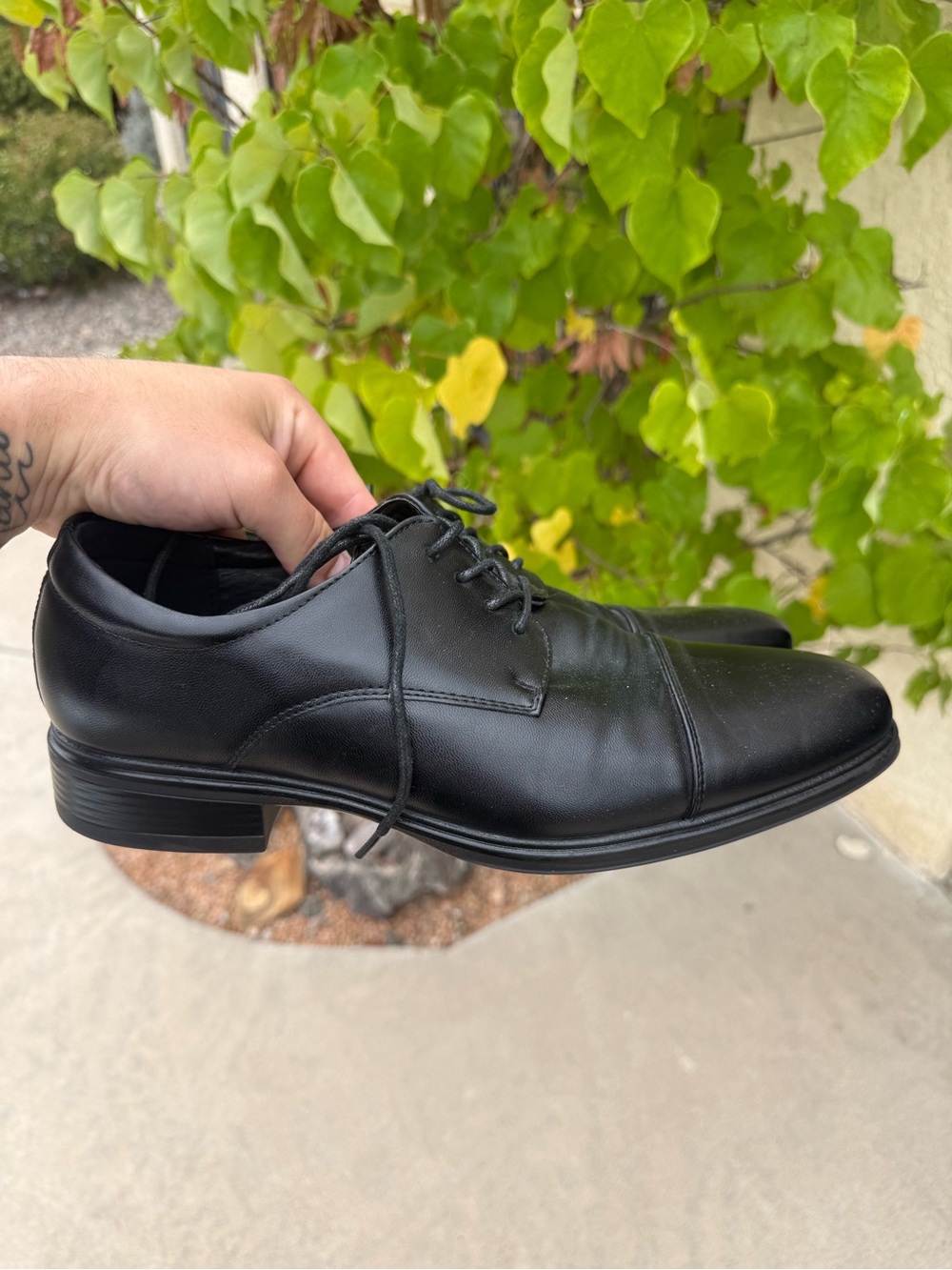 Van Heusen Black Men's Cap-Toe Derby Dress Shoes
